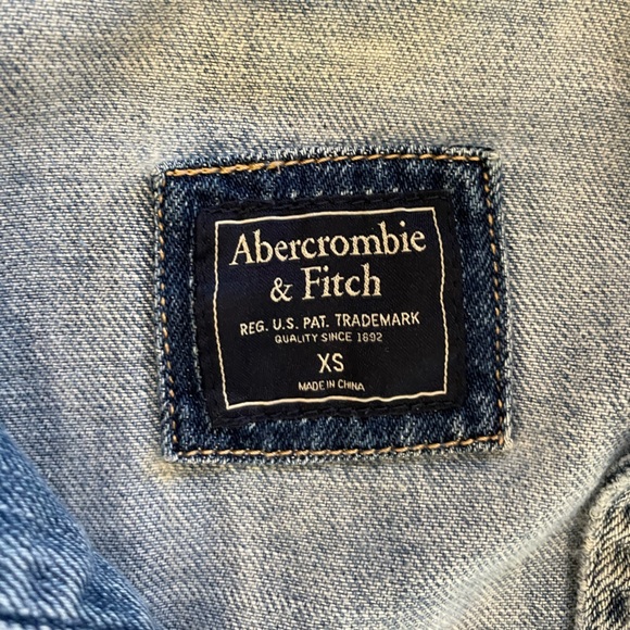 Abercrombie and Fitch Distressed Oversized Denim Jean Jacket - Picture 3 of 4